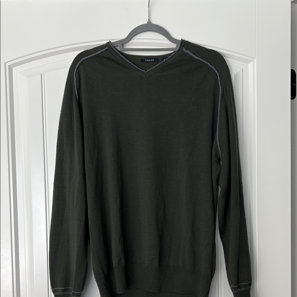 Codice Men’s Green V-Neck Sweater with Ribbed Accents